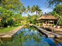 Villa Belong Dua, Piscine et jardin